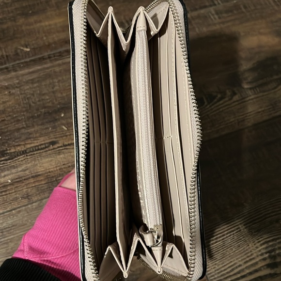 Kate Spade Purse - Picture 2 of 2